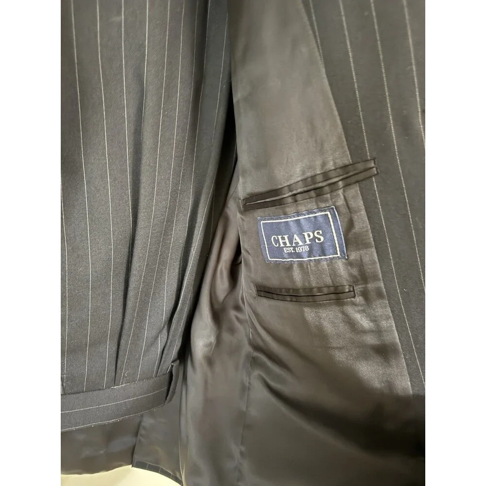 Chaps Sophisticated Men Pinstriped Suit Size 40S Retails for over $200